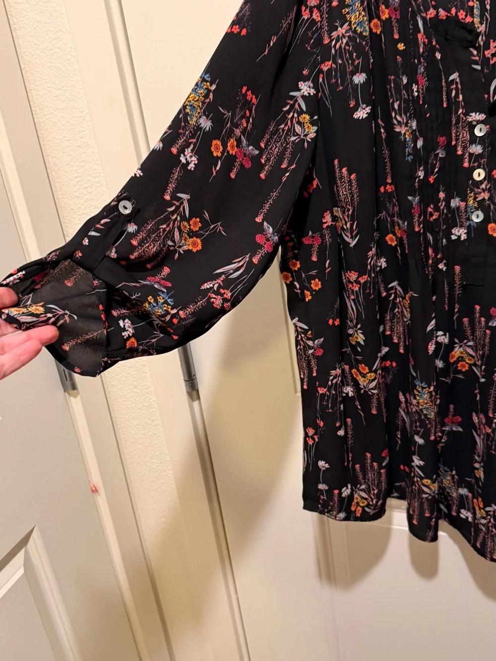 Daniel Rainn Black Floral Pintuck Button-Front Blouse - Picture 5 of 10